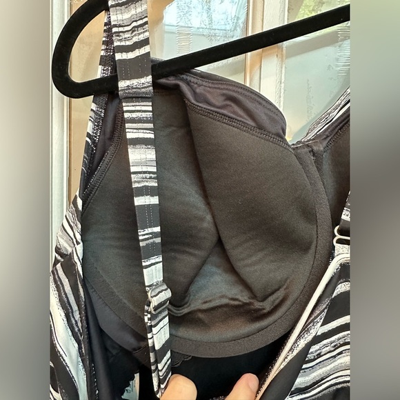 Lands' End Women's Plus Size 22W Black Grey Wrap Underwire Tankini Swimsuit Top - Picture 7 of 11
